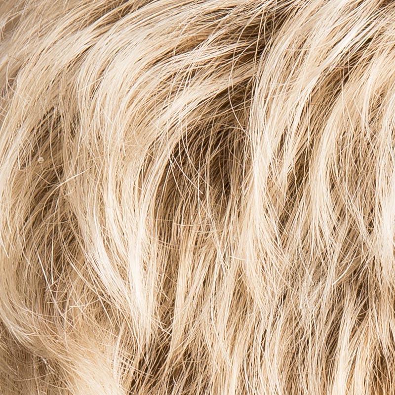 Peruecke foxy in der Farbe sandyblonderooted