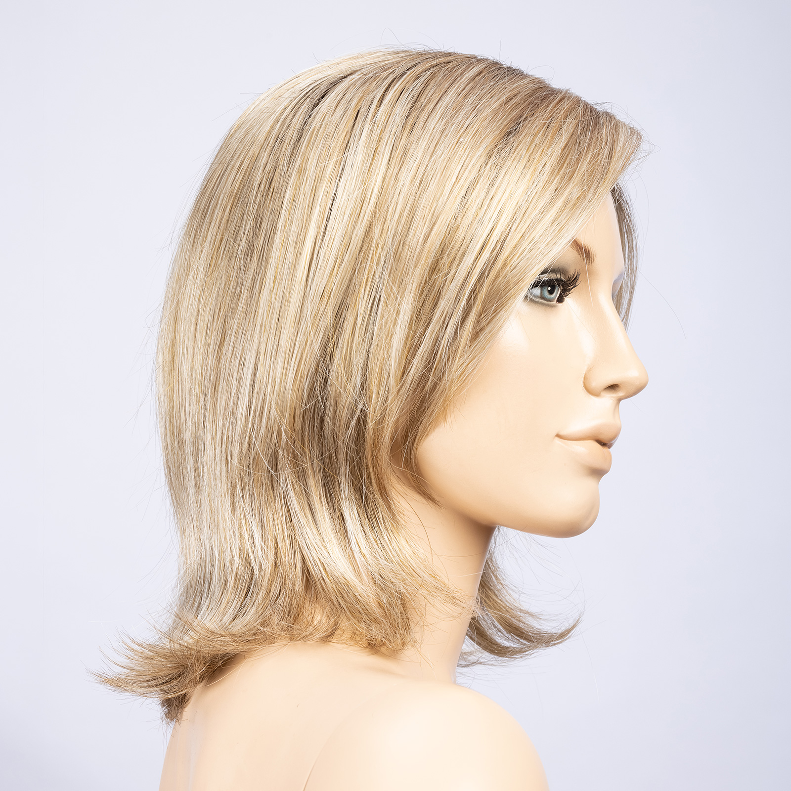 Peruecke lucky in der Farbe sandyblonderootedbs