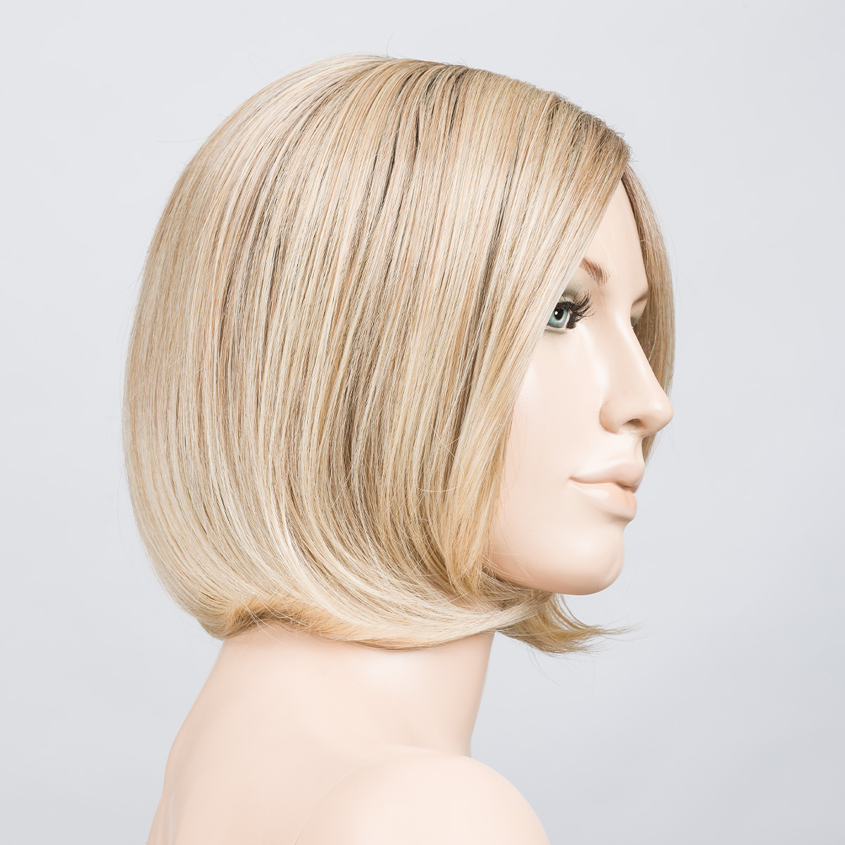 Peruecke adore in der Farbe sandyblonderootedbs