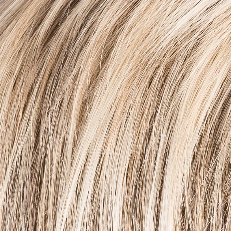 Peruecke fame in der Farbe sandmultirooted