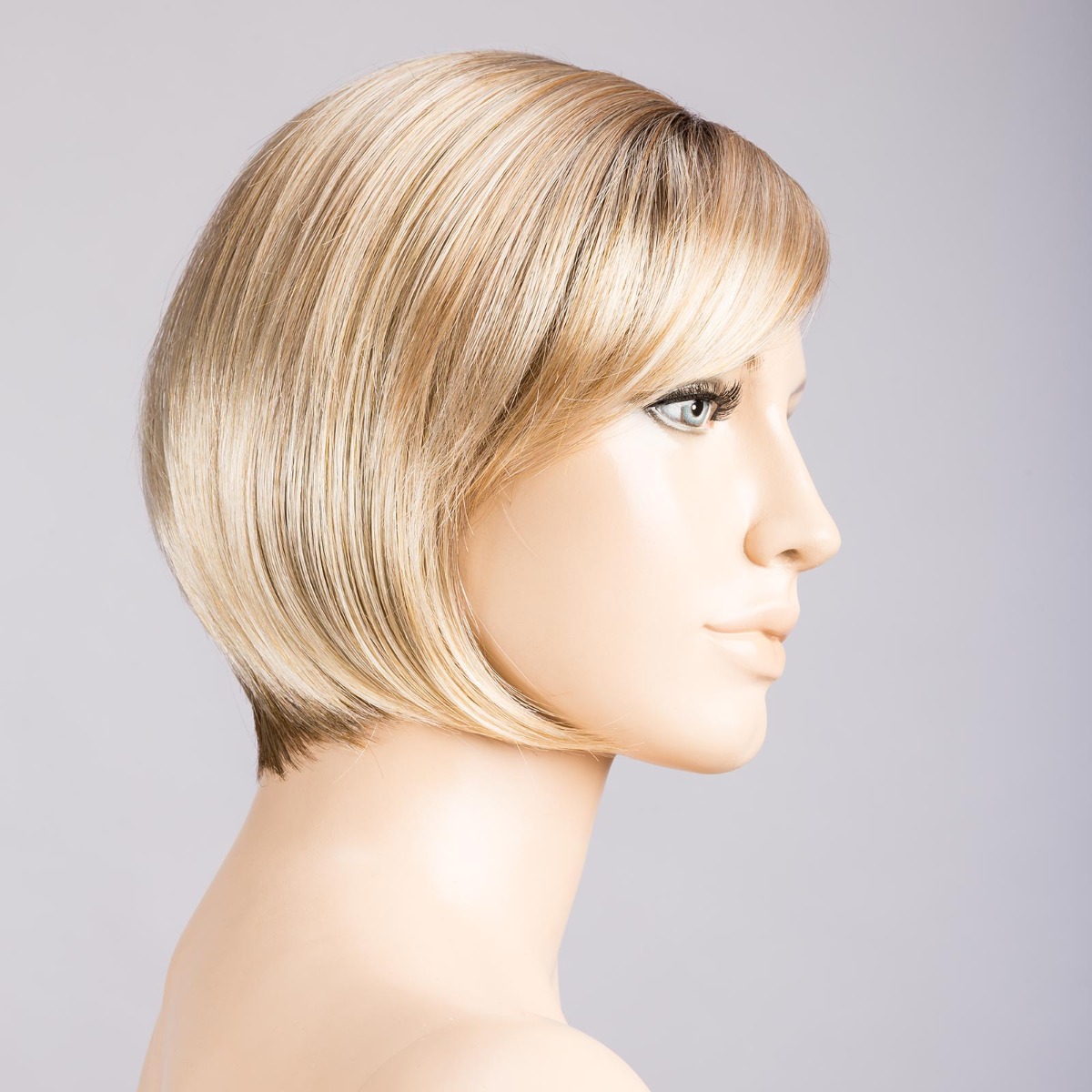 Peruecke french in der Farbe sandyblonderootedbs